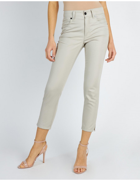 HIGH-WAISTED CROPPED JEANS