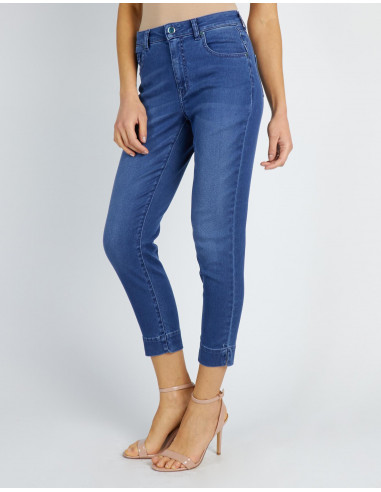 HIGH-WAISTED CROPPED JEANS