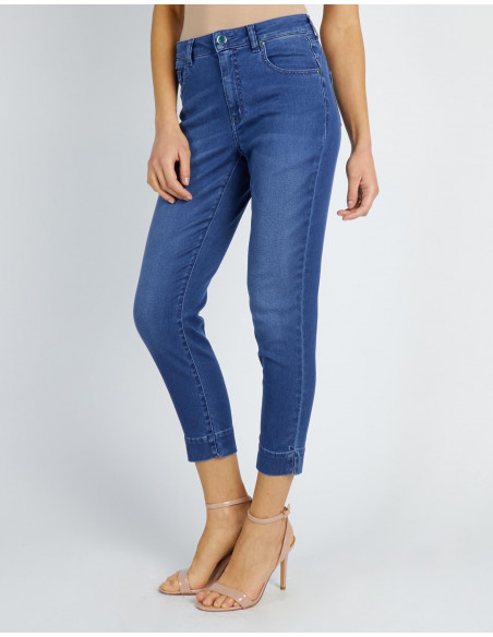 HIGH-WAISTED CROPPED JEANS