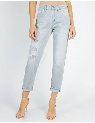 EMBROIDERED BOYFRIEND JEANS