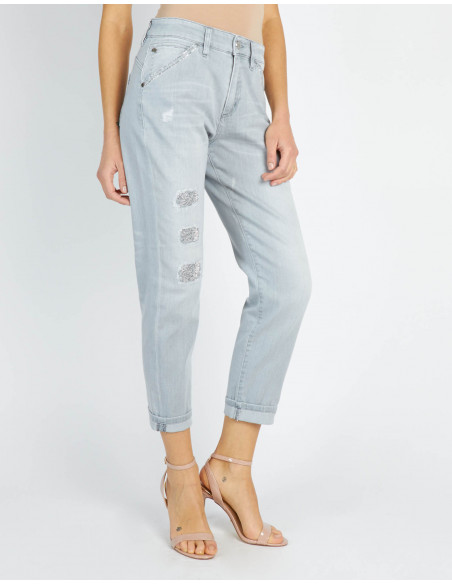 EMBROIDERED BOYFRIEND JEANS