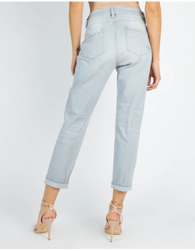 EMBROIDERED BOYFRIEND JEANS