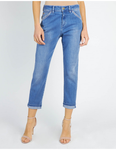 EMBROIDERED BOYFRIEND JEANS