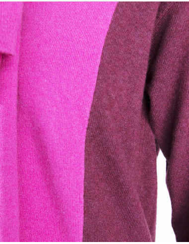 PULL COL EN V AVEC PETITE ECHARPE